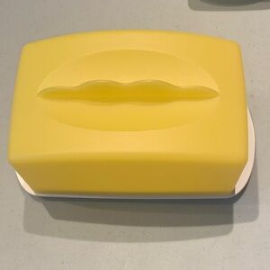 Tupperware Sunny Yellow Cheese Keeper